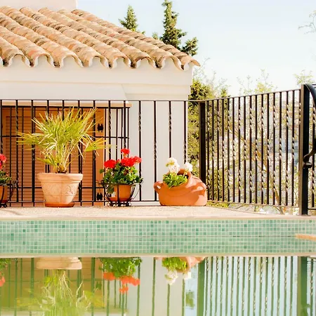 Monasterio Del Carmen Hotel *
